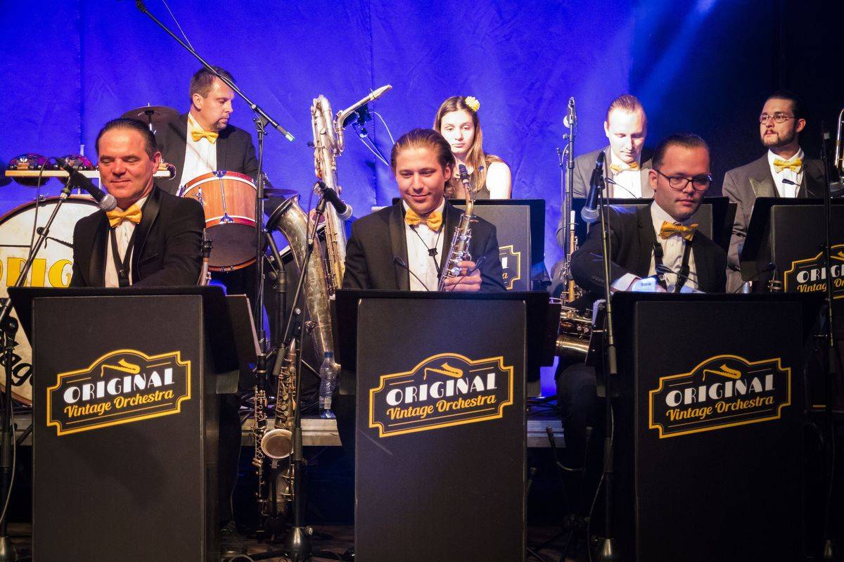Original Vintage Orchestra rozparádil Lucerna Music Bar, židličkám navzdory