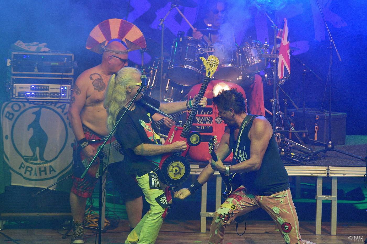 Visací zámek vsedě, tomu se říká známka punku