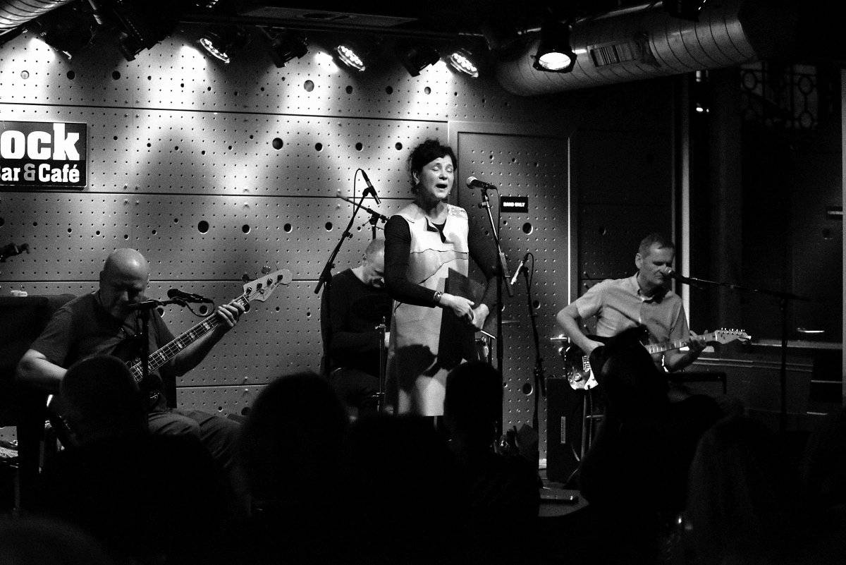 Dvě legendy na jednom pódiu. Iva Bittová a Dunaj zahráli v Jazz Docku