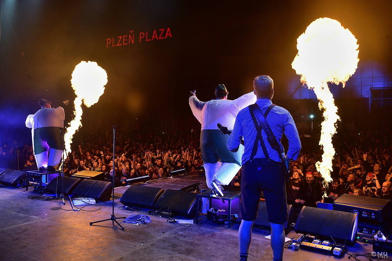 Divným rokem okem fotografů | Uriah Heep, Rammstein Tribute i narozeniny Harlej stihl nafotit Martin Hanáček
