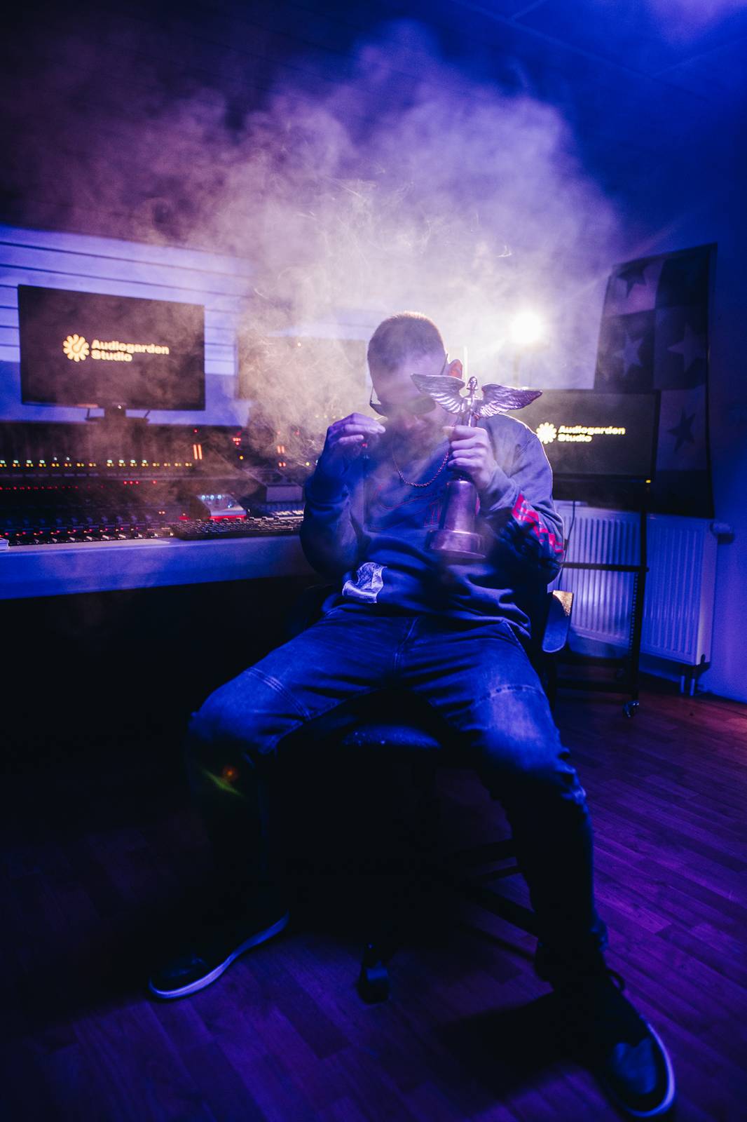 Divným rokem okem fotografů | Vojtěch Mervart nafotil loučení Mandrage, autokoncert Wohnout nebo RFP Home