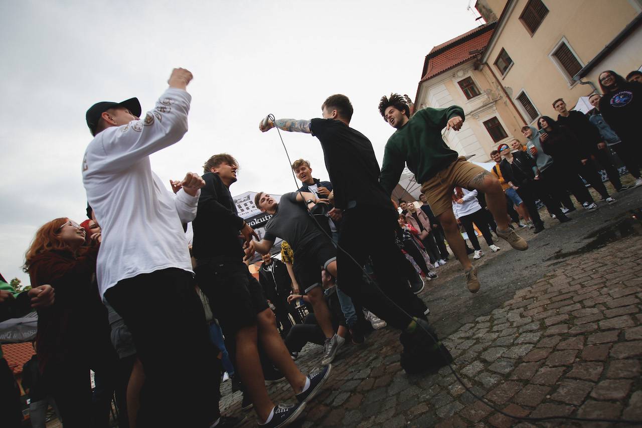 Divným rokem okem fotografů | Komorní John Wolfhooker, radost na křtu 7krát3 a nová láska Summer Punk Party. Rok 2020 podle Pavly Dolanské
