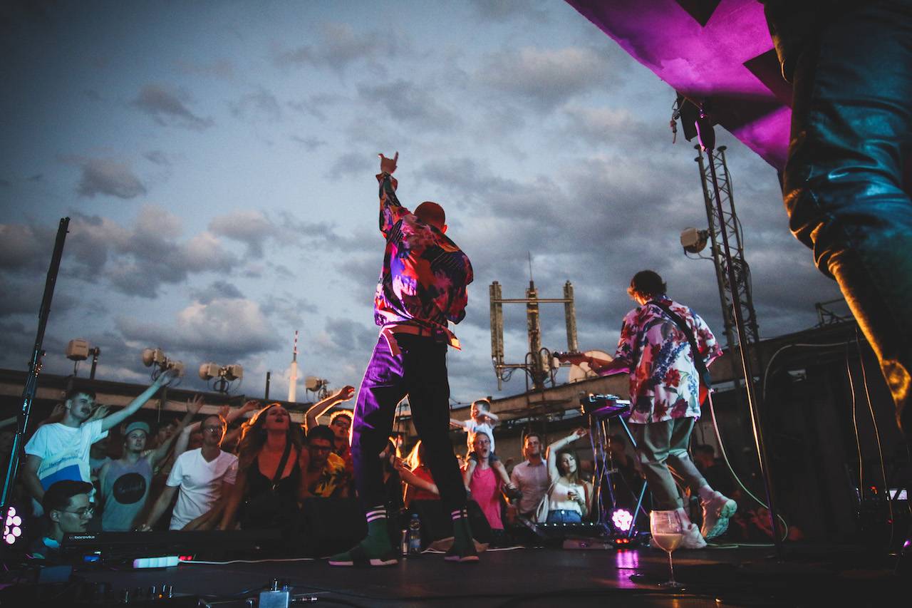 Divným rokem okem fotografů | Komorní John Wolfhooker, radost na křtu 7krát3 a nová láska Summer Punk Party. Rok 2020 podle Pavly Dolanské