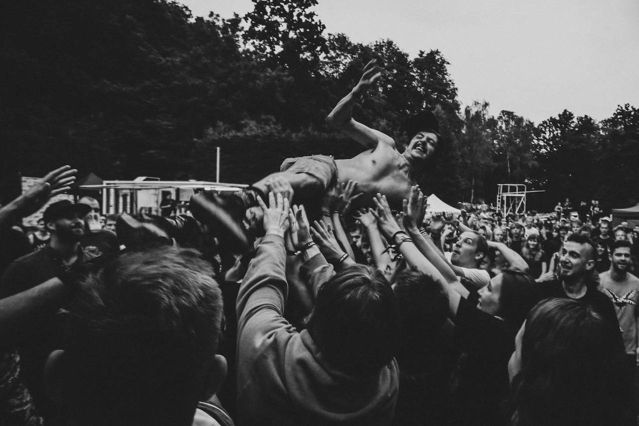 Divným rokem okem fotografů | Komorní John Wolfhooker, radost na křtu 7krát3 a nová láska Summer Punk Party. Rok 2020 podle Pavly Dolanské