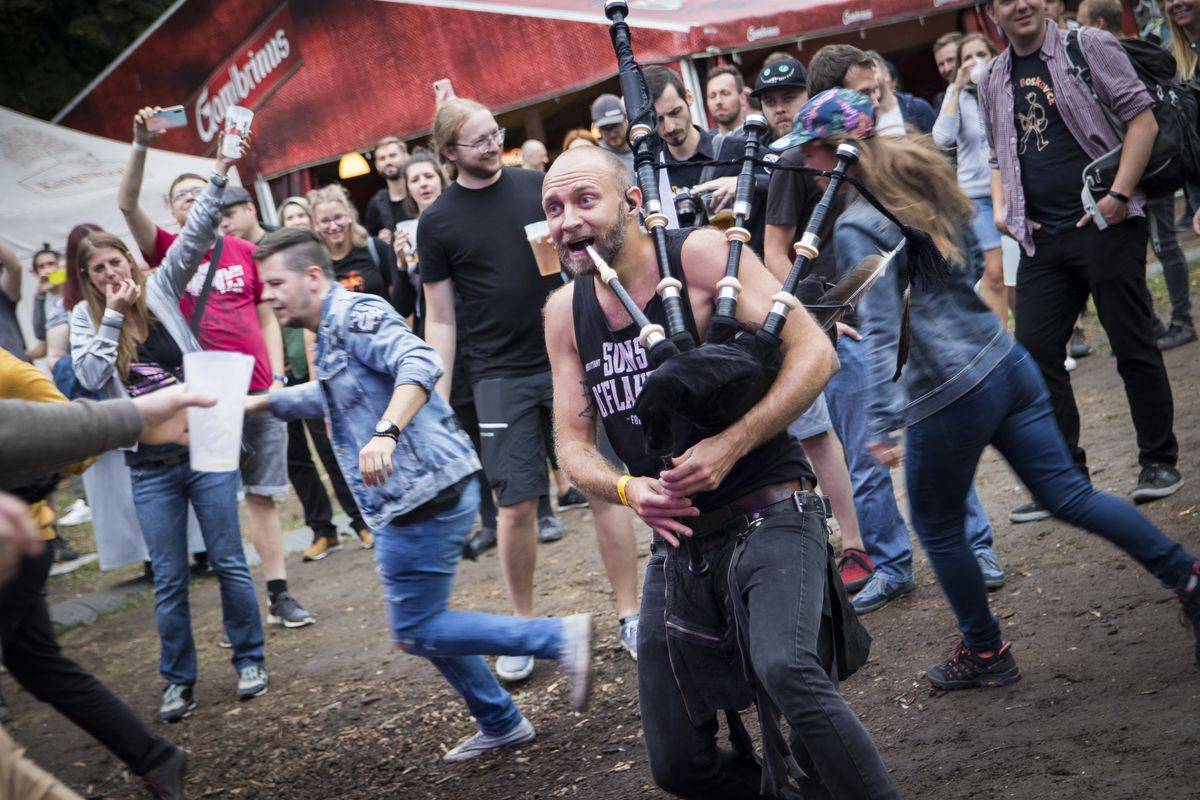 Divným rokem okem fotografů | Michal Ivanega stihl nafotit koncerty Gaia Mesiah, Cocotte Minute nebo Lucie