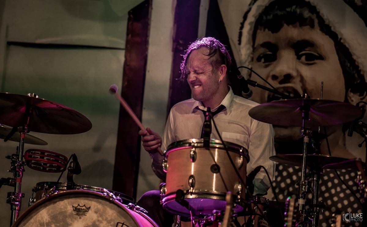 Divným rokem okem fotografů | Mongolové The HU, Wohnout na sezení i komorní radost z hudby objektivem Lukáše Knolla