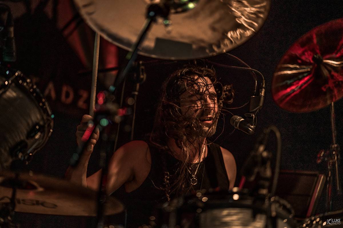 Divným rokem okem fotografů | Mongolové The HU, Wohnout na sezení i komorní radost z hudby objektivem Lukáše Knolla