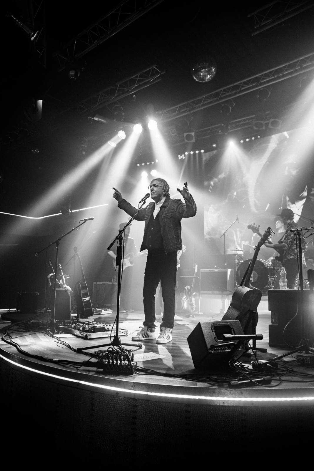 Miro Žbirka zazpíval fanouškům do obýváků, koncert z Lucerna Music Baru mohli sledovat online