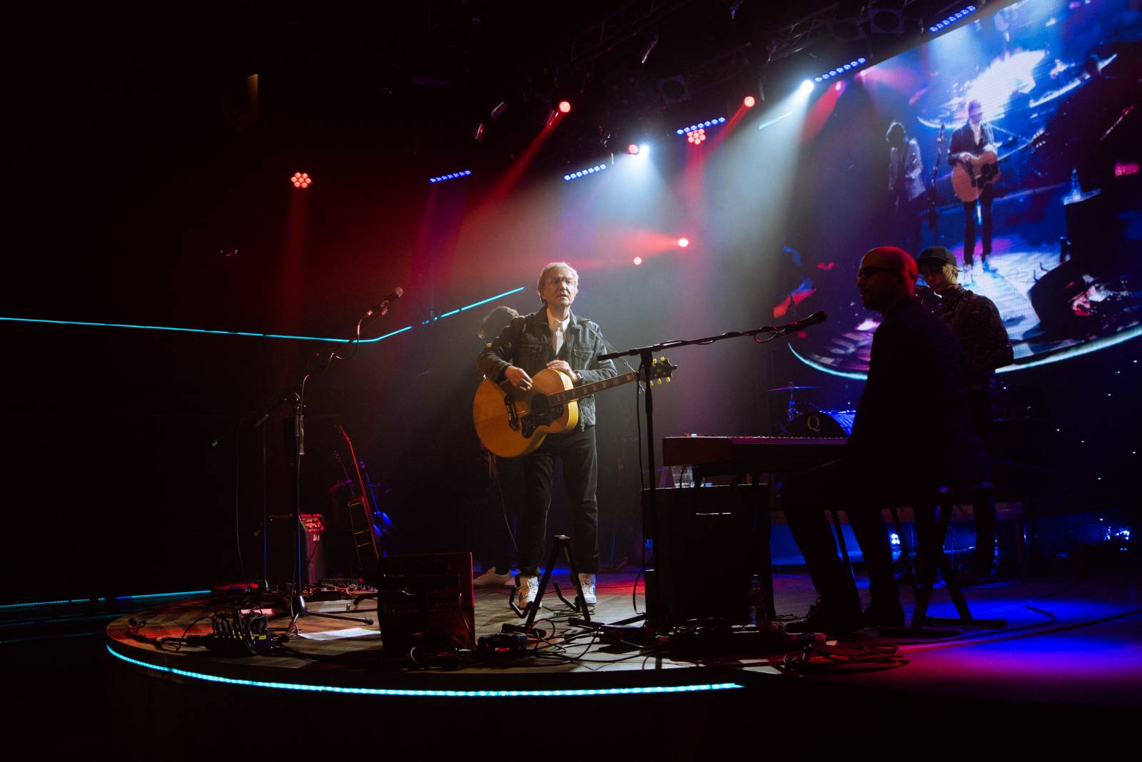 Miro Žbirka zazpíval fanouškům do obýváků, koncert z Lucerna Music Baru mohli sledovat online