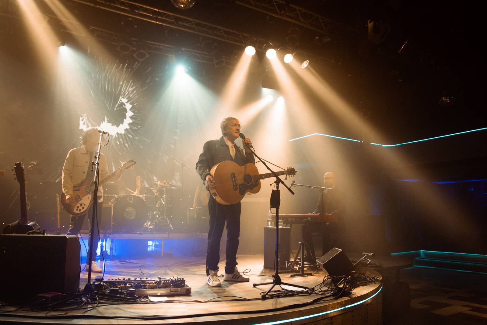 Miro Žbirka zazpíval fanouškům do obýváků, koncert z Lucerna Music Baru mohli sledovat online