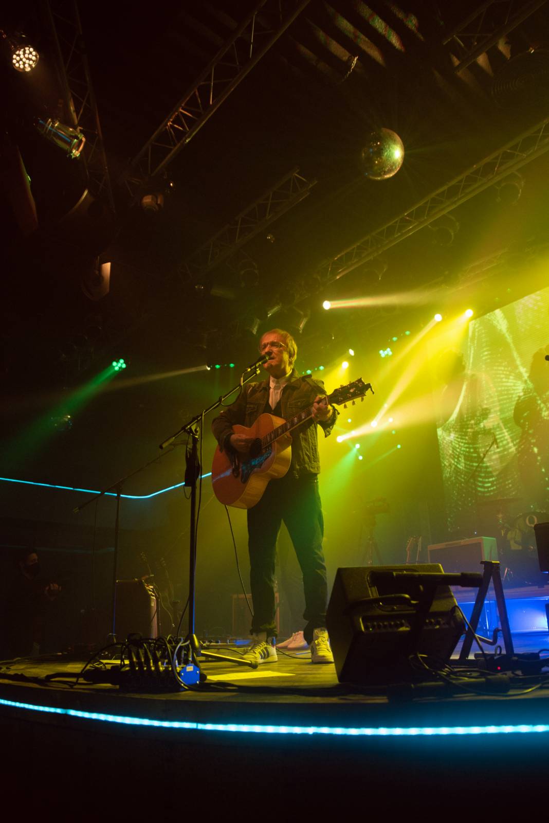 Miro Žbirka zazpíval fanouškům do obýváků, koncert z Lucerna Music Baru mohli sledovat online