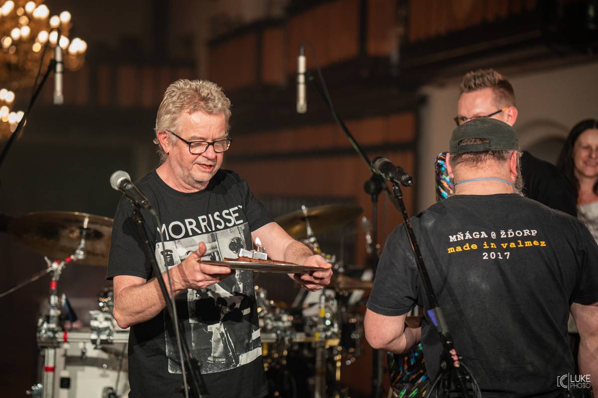 Mňága a Žďorp zahájila jarní turné a bylo to Spešl. Petr Fiala oslavil narozeniny, blahopřáli Tomáš Hanák, Petr Váša i Čechomor