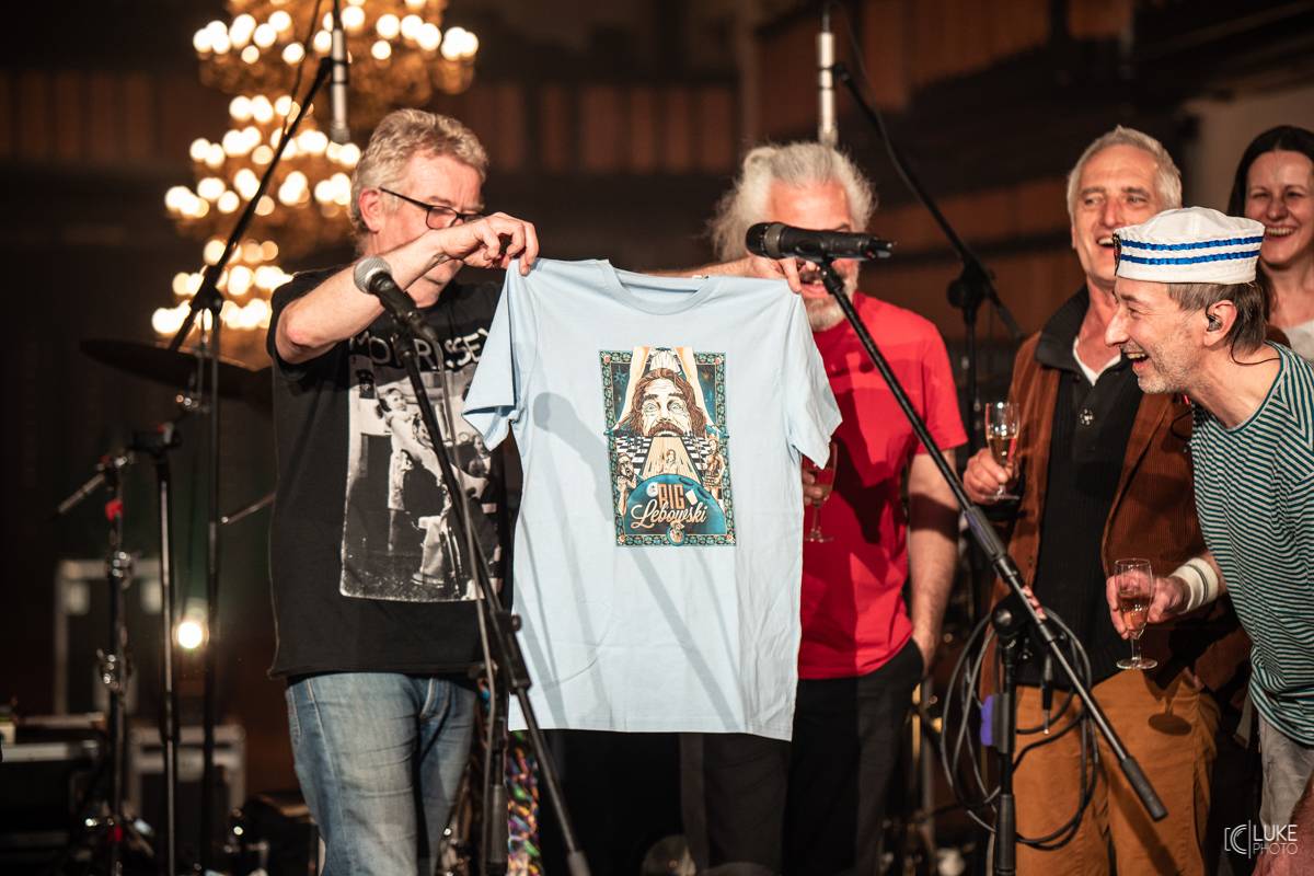 Mňága a Žďorp zahájila jarní turné a bylo to Spešl. Petr Fiala oslavil narozeniny, blahopřáli Tomáš Hanák, Petr Váša i Čechomor