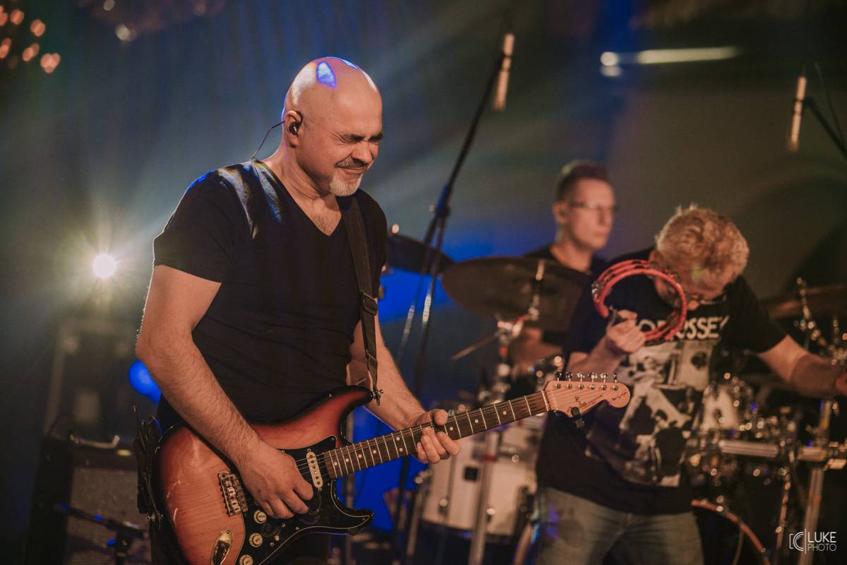 Mňága a Žďorp zahájila jarní turné a bylo to Spešl. Petr Fiala oslavil narozeniny, blahopřáli Tomáš Hanák, Petr Váša i Čechomor