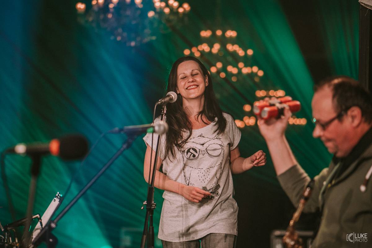 Mňága a Žďorp zahájila jarní turné a bylo to Spešl. Petr Fiala oslavil narozeniny, blahopřáli Tomáš Hanák, Petr Váša i Čechomor