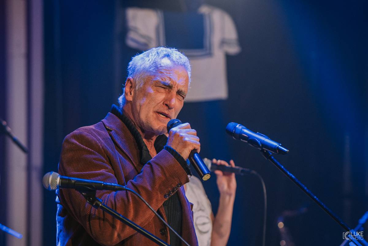 Mňága a Žďorp zahájila jarní turné a bylo to Spešl. Petr Fiala oslavil narozeniny, blahopřáli Tomáš Hanák, Petr Váša i Čechomor