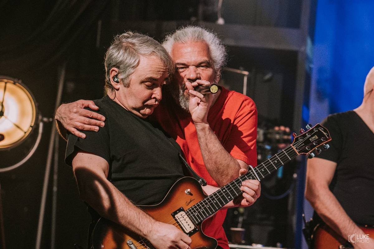 Mňága a Žďorp zahájila jarní turné a bylo to Spešl. Petr Fiala oslavil narozeniny, blahopřáli Tomáš Hanák, Petr Váša i Čechomor