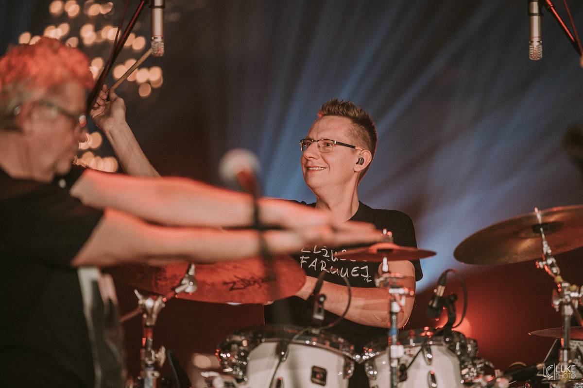 Mňága a Žďorp zahájila jarní turné a bylo to Spešl. Petr Fiala oslavil narozeniny, blahopřáli Tomáš Hanák, Petr Váša i Čechomor