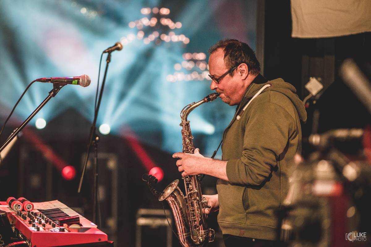 Mňága a Žďorp zahájila jarní turné a bylo to Spešl. Petr Fiala oslavil narozeniny, blahopřáli Tomáš Hanák, Petr Váša i Čechomor