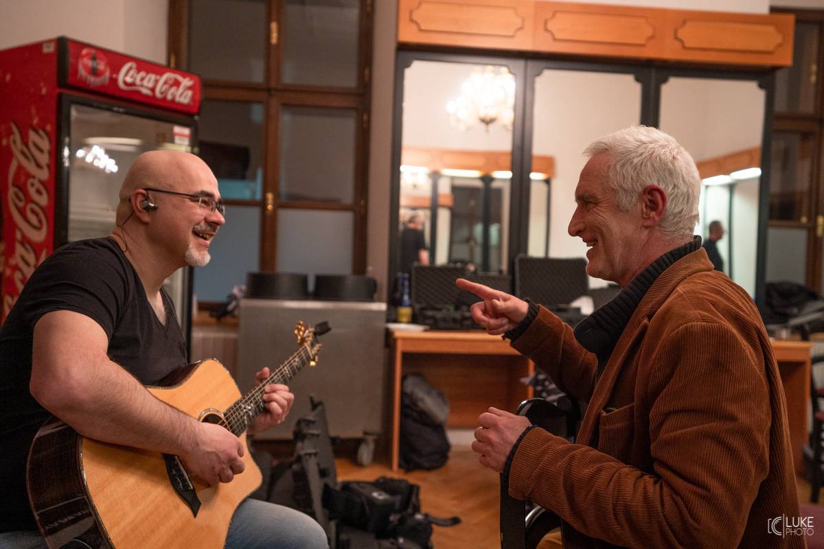 Mňága a Žďorp zahájila jarní turné a bylo to Spešl. Petr Fiala oslavil narozeniny, blahopřáli Tomáš Hanák, Petr Váša i Čechomor