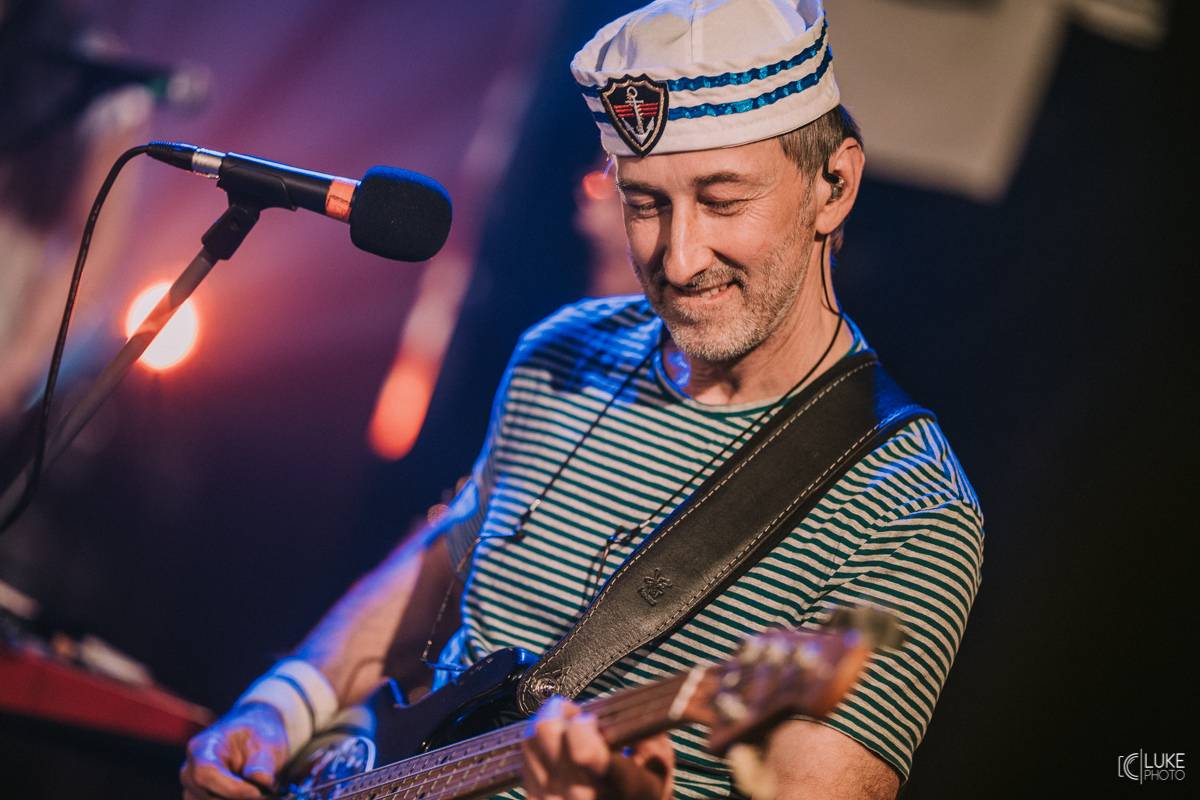 Mňága a Žďorp zahájila jarní turné a bylo to Spešl. Petr Fiala oslavil narozeniny, blahopřáli Tomáš Hanák, Petr Váša i Čechomor