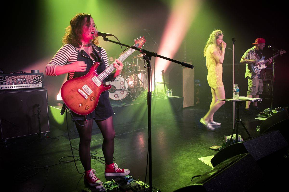 Gaia Mesiah vyhrávala z Paláce Akropolis, energie jako za normálních časů nechyběla