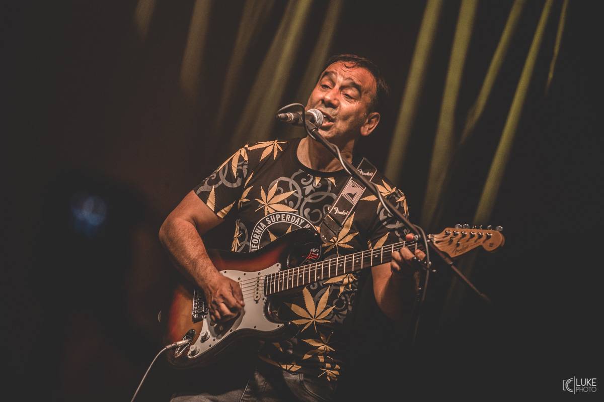 Terne Čhave zatopili v Litomyšli pod kotlem. Pověstní svojí energií na pódiu předvedli parádní koncert