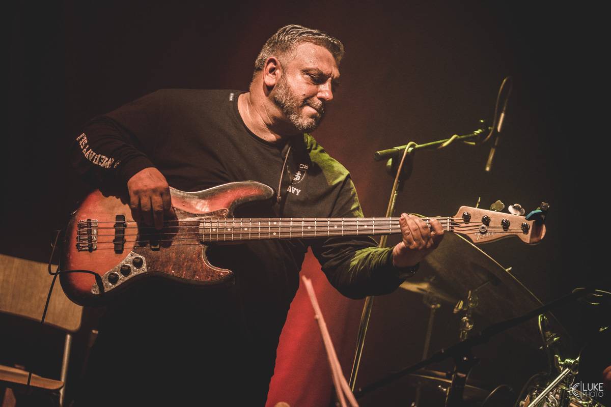 Terne Čhave zatopili v Litomyšli pod kotlem. Pověstní svojí energií na pódiu předvedli parádní koncert