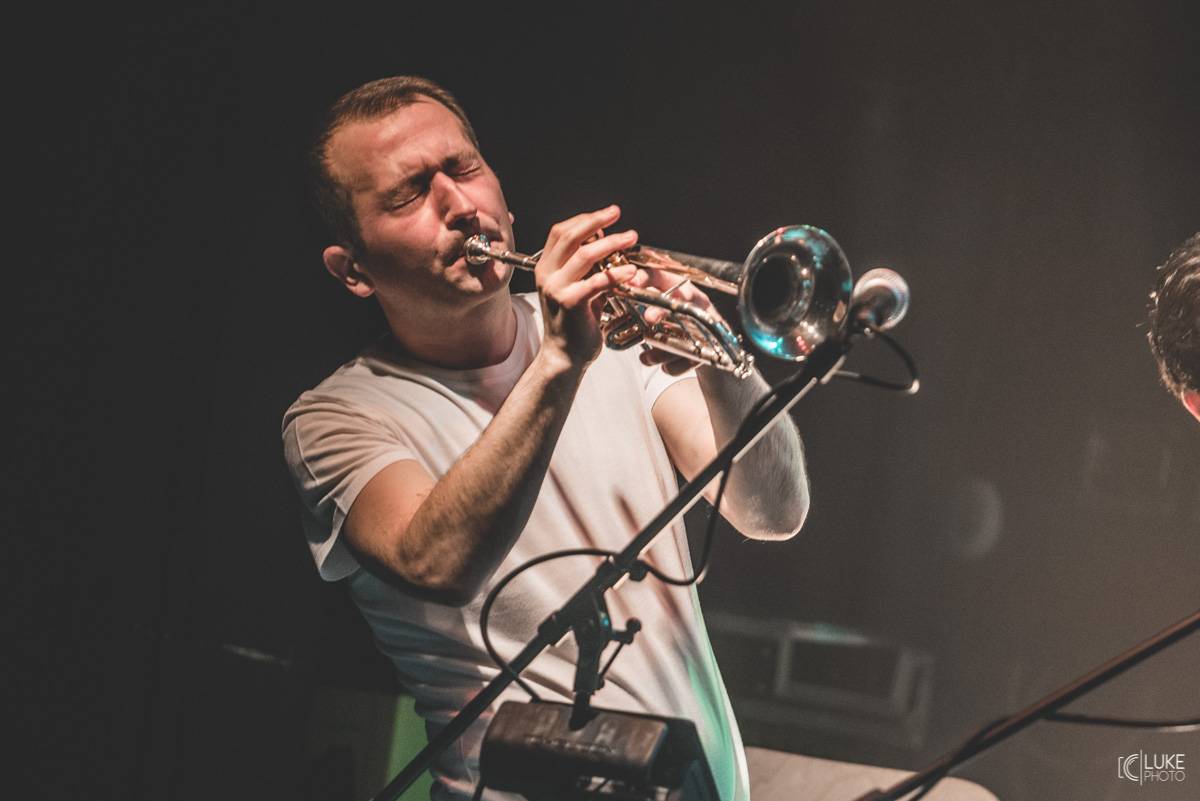 Terne Čhave zatopili v Litomyšli pod kotlem. Pověstní svojí energií na pódiu předvedli parádní koncert