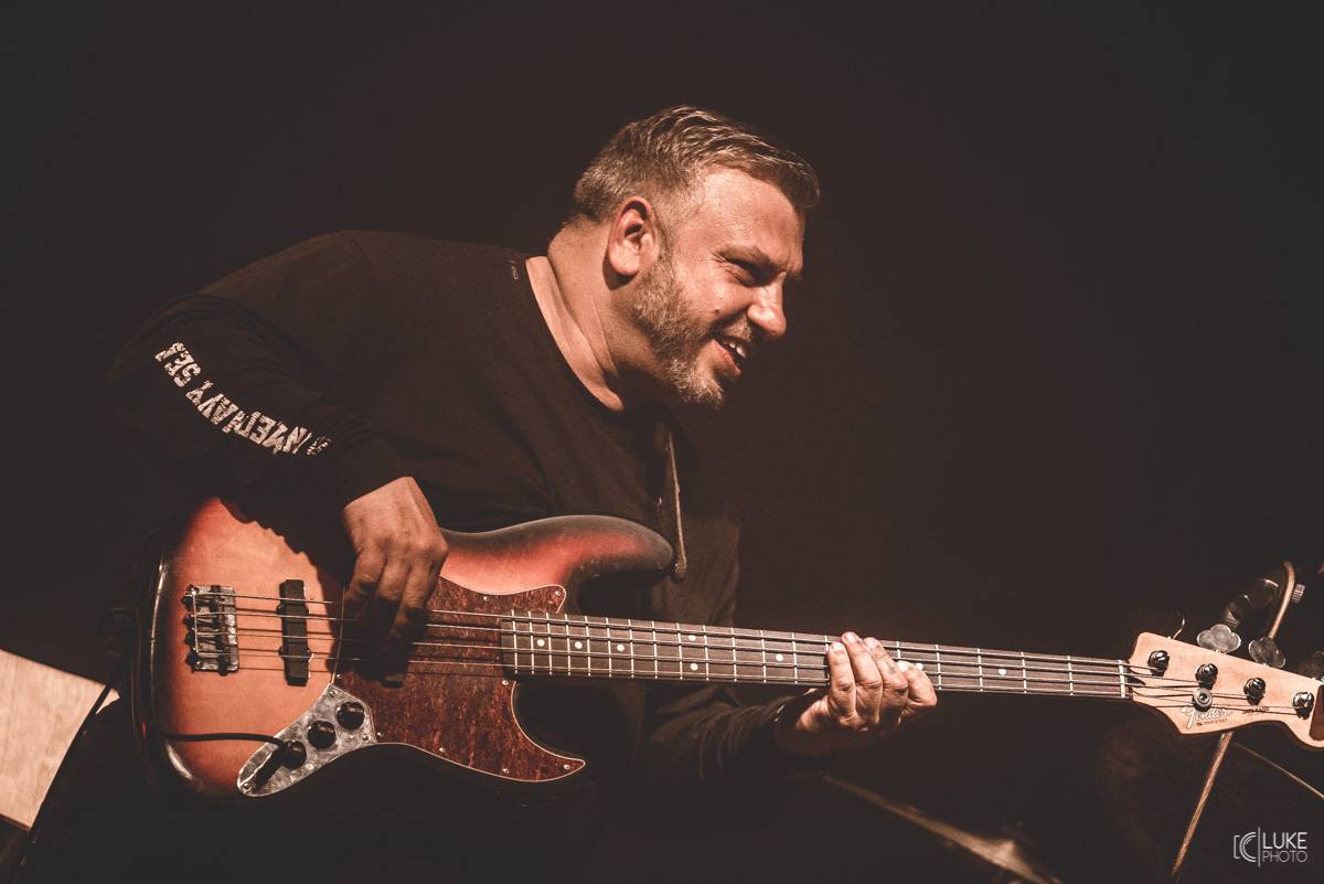 Terne Čhave zatopili v Litomyšli pod kotlem. Pověstní svojí energií na pódiu předvedli parádní koncert