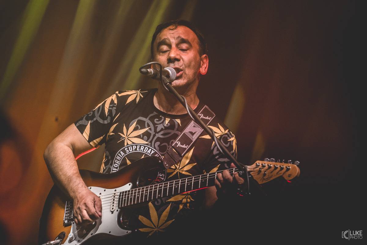 Terne Čhave zatopili v Litomyšli pod kotlem. Pověstní svojí energií na pódiu předvedli parádní koncert