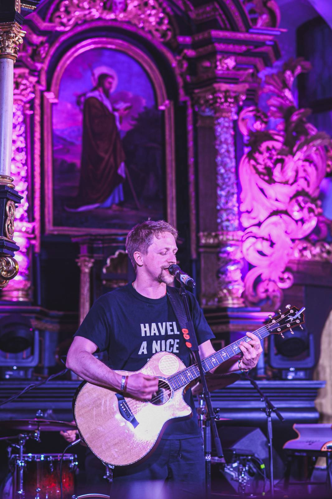 Tomáš Klus hrál v Táboře nové písně, jsou určeny Zemanovi a Babišovi