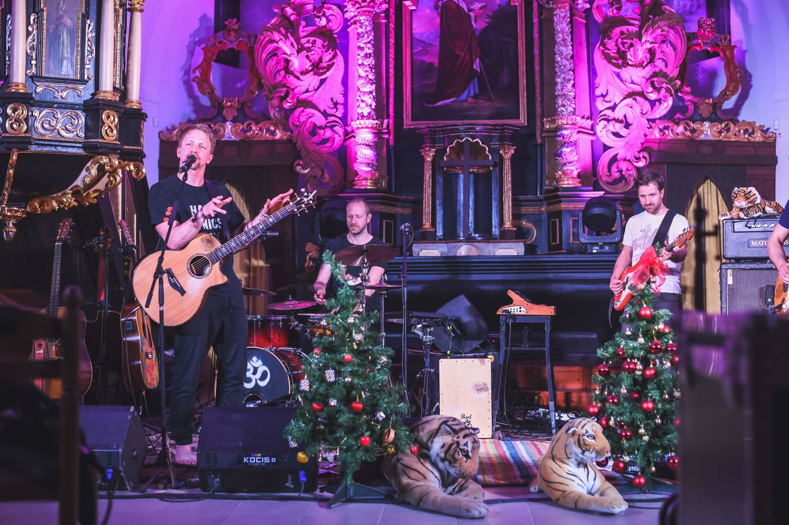 Tomáš Klus hrál v Táboře nové písně, jsou určeny Zemanovi a Babišovi