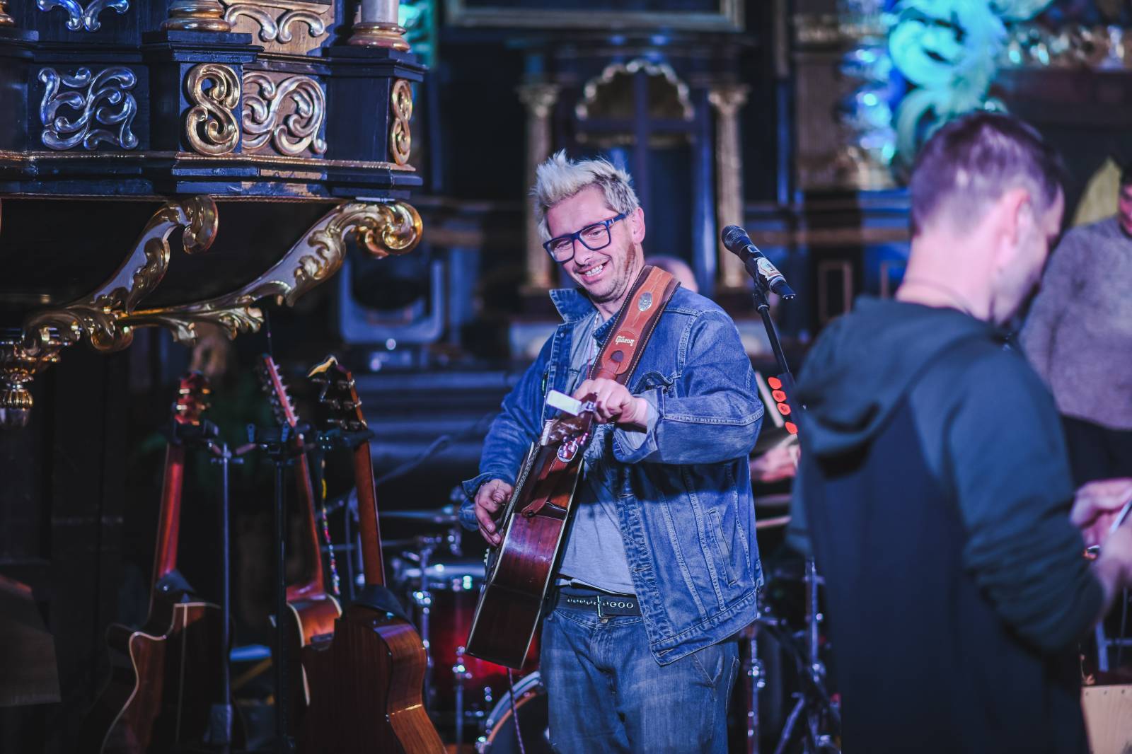 Tomáš Klus hrál v Táboře nové písně, jsou určeny Zemanovi a Babišovi