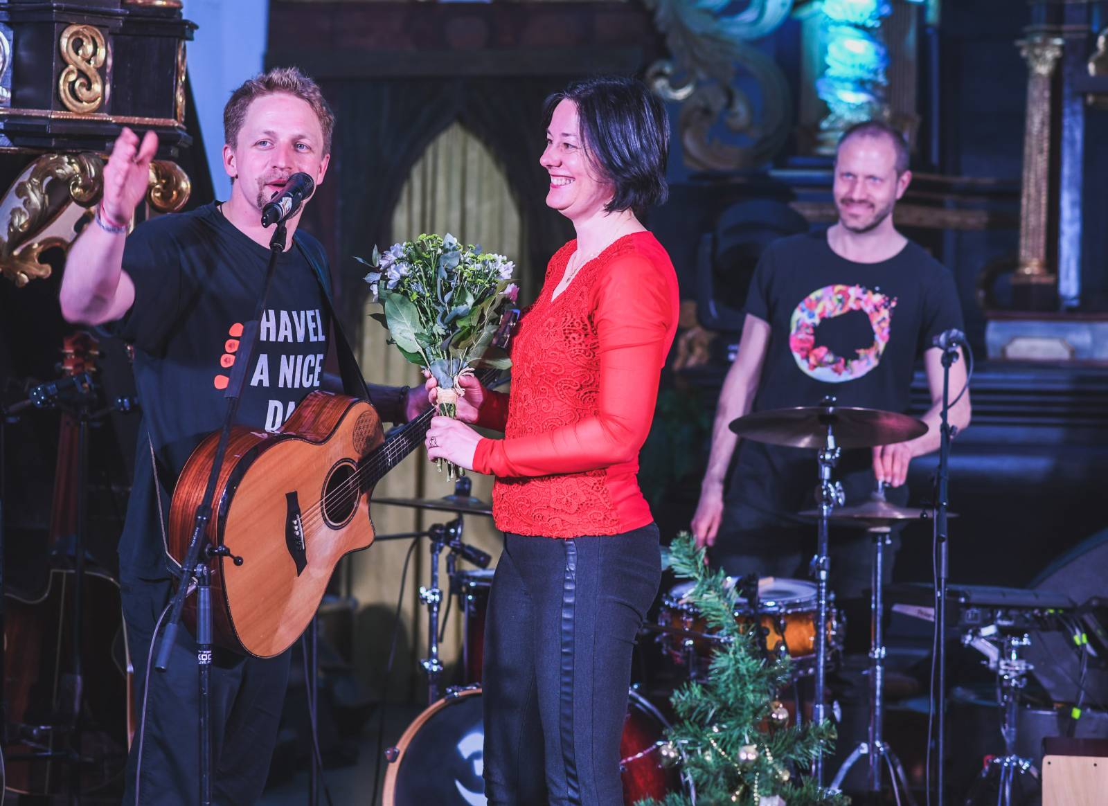 Tomáš Klus hrál v Táboře nové písně, jsou určeny Zemanovi a Babišovi