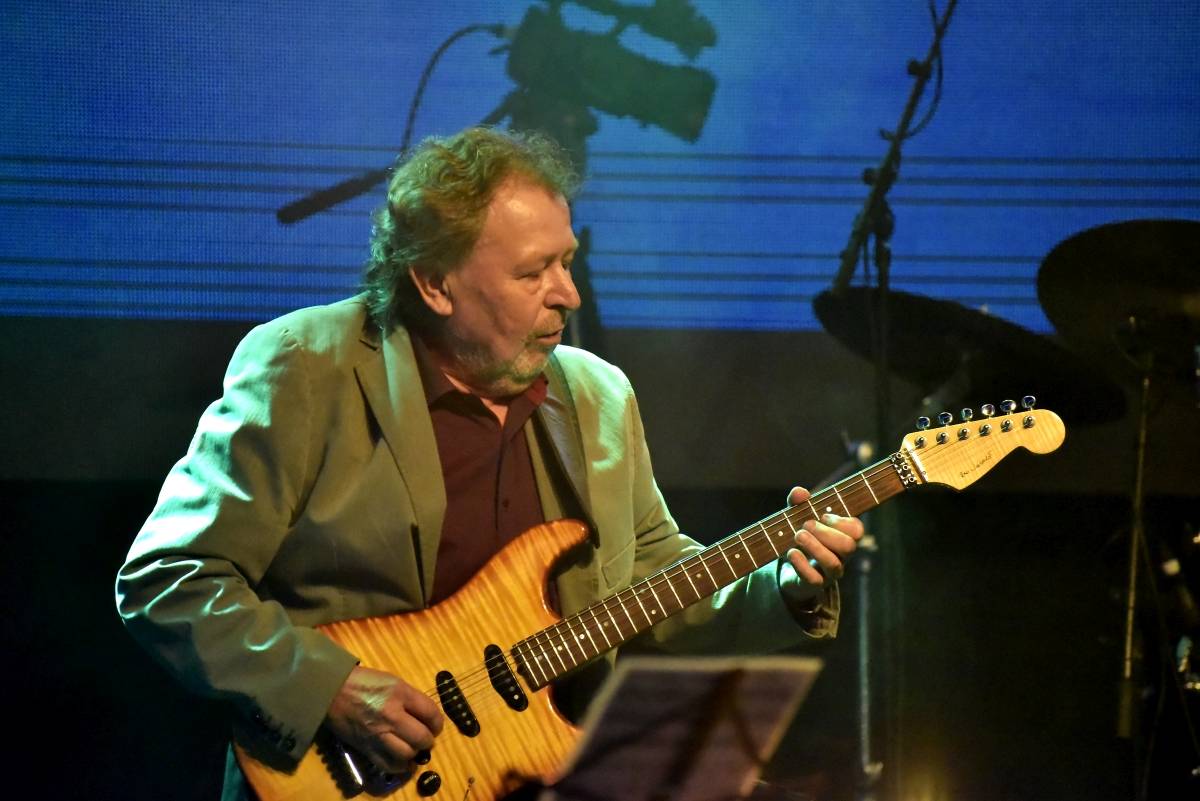 Bluefest objektivem Davida Webra. Festival sledovali fanoušci online