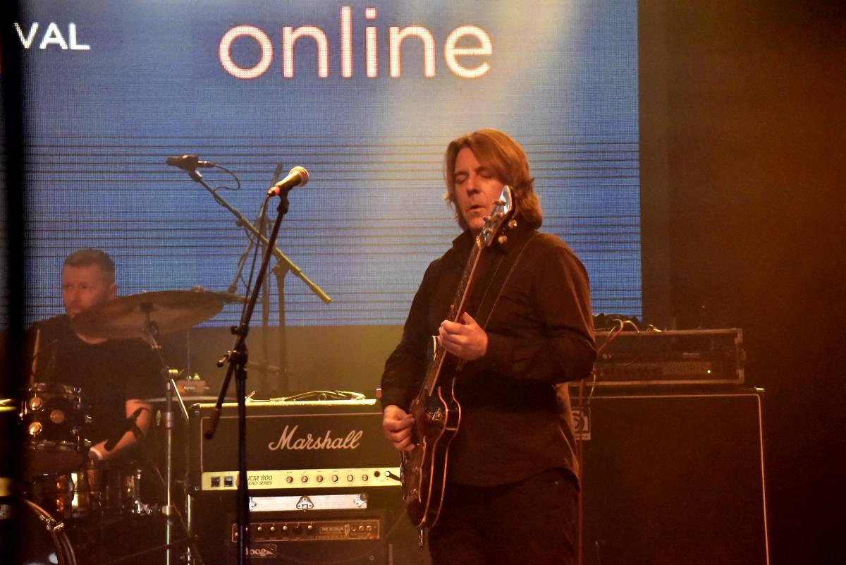 Bluefest objektivem Davida Webra. Festival sledovali fanoušci online