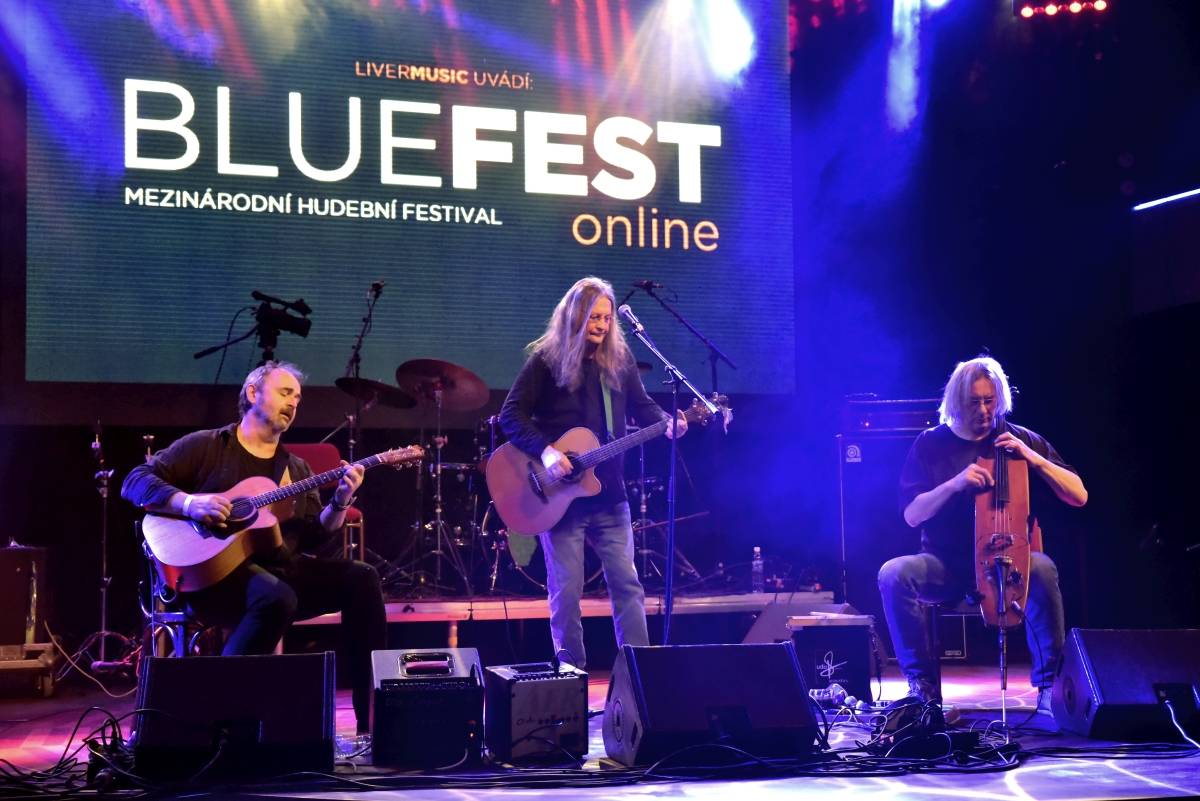 Bluefest objektivem Davida Webra. Festival sledovali fanoušci online