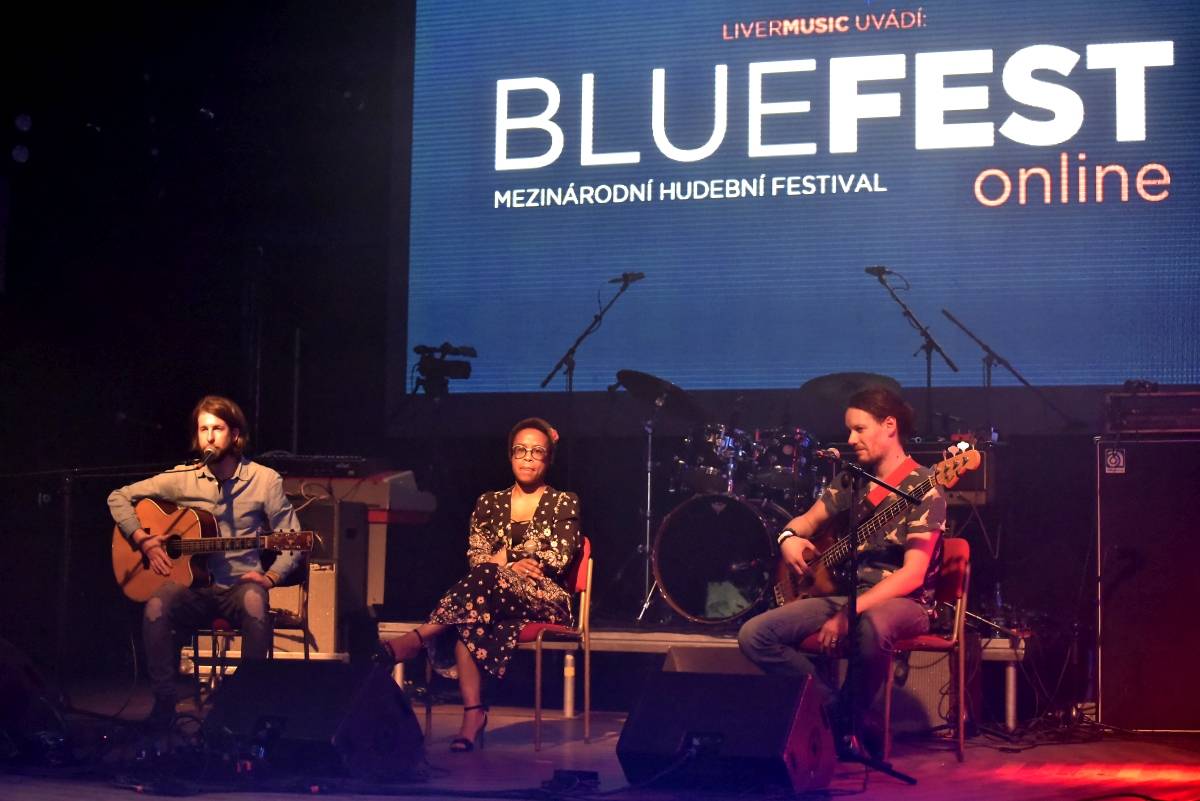 Bluefest objektivem Davida Webra. Festival sledovali fanoušci online