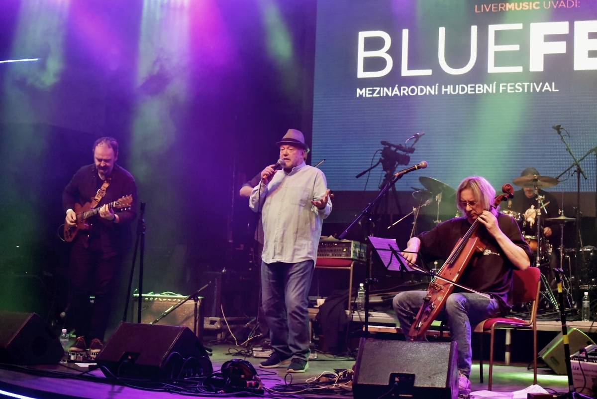 Bluefest objektivem Davida Webra. Festival sledovali fanoušci online