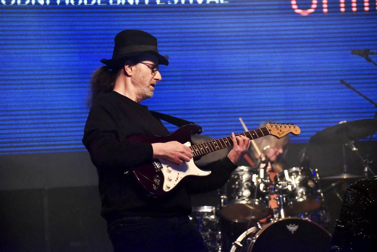 Bluefest objektivem Davida Webra. Festival sledovali fanoušci online