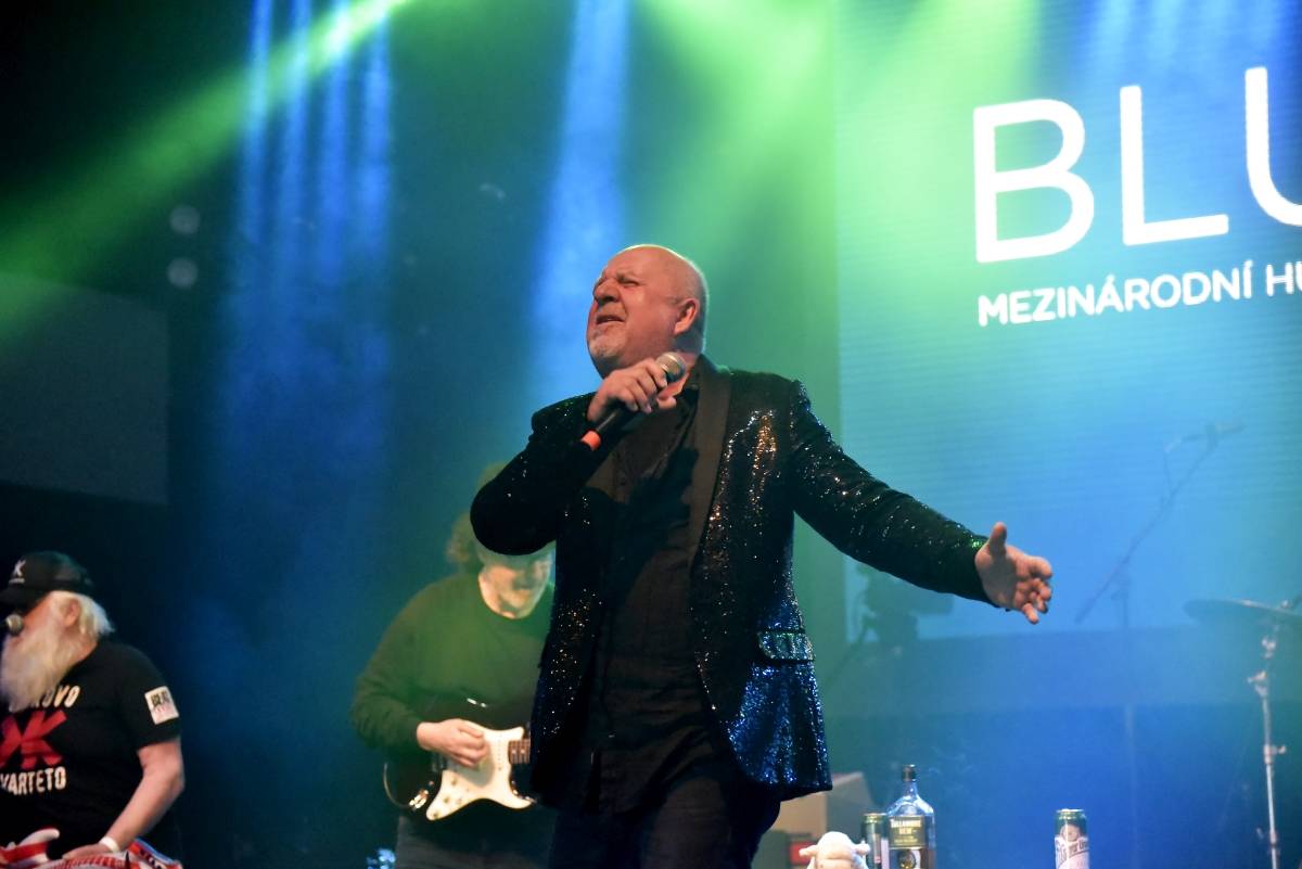 Bluefest objektivem Davida Webra. Festival sledovali fanoušci online