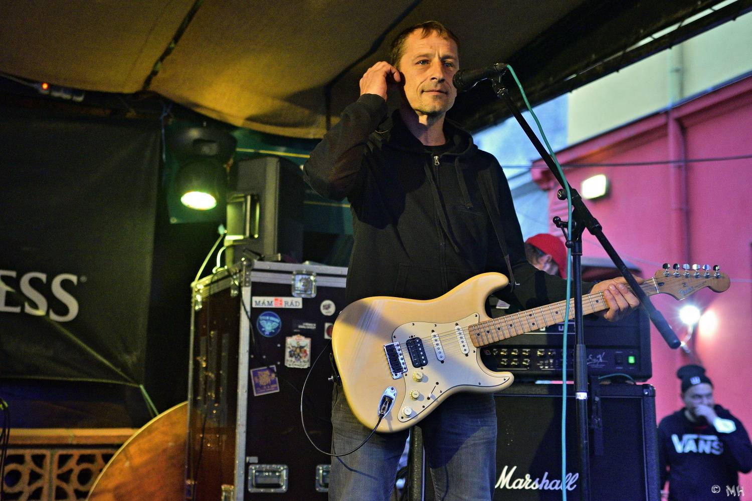 Do Plzně se vrátila živá muzika, Wohnout přijeli k Zachovi