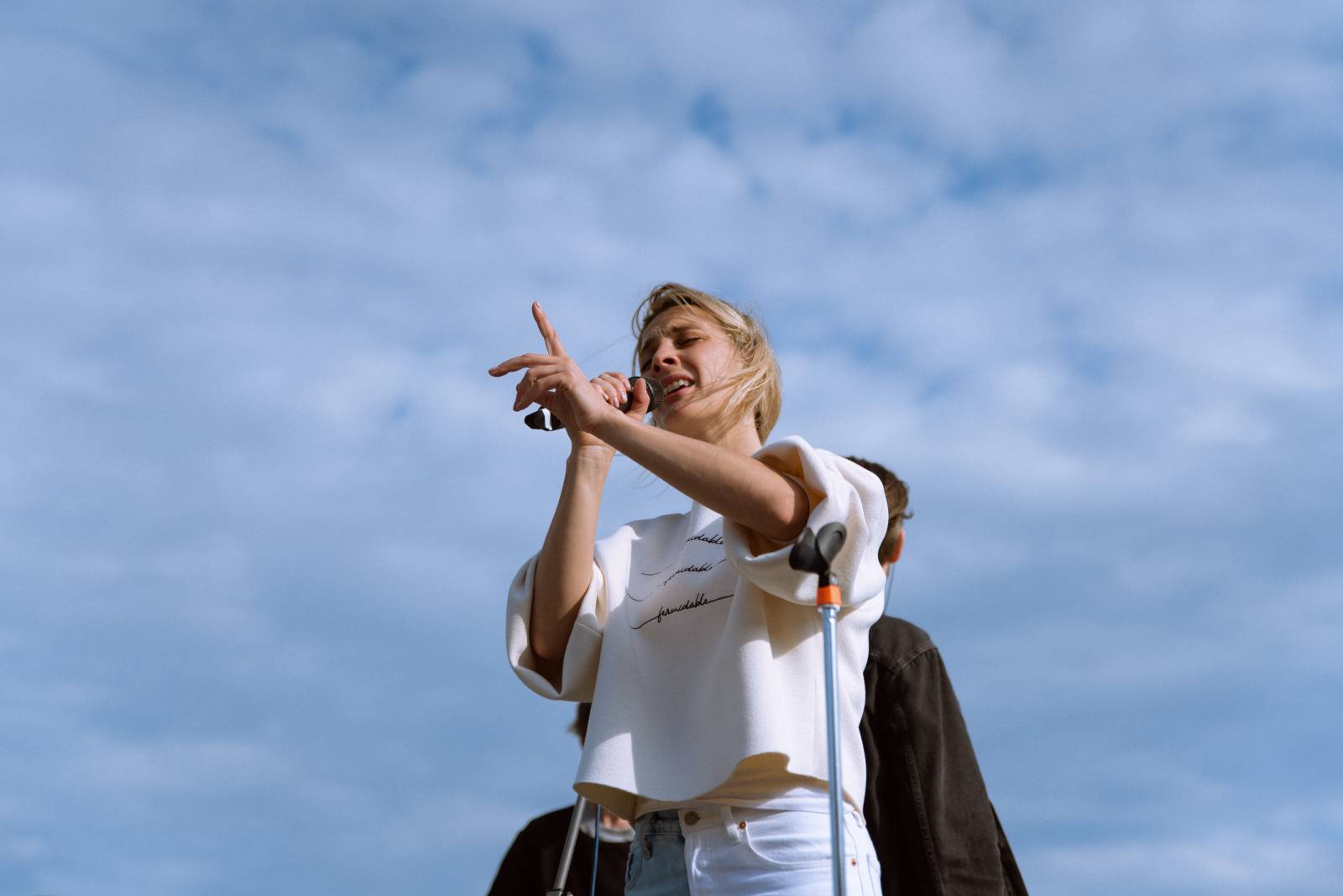 Bára Poláková to rozjela na lodi, koncert poslouchali i lidé na břehu