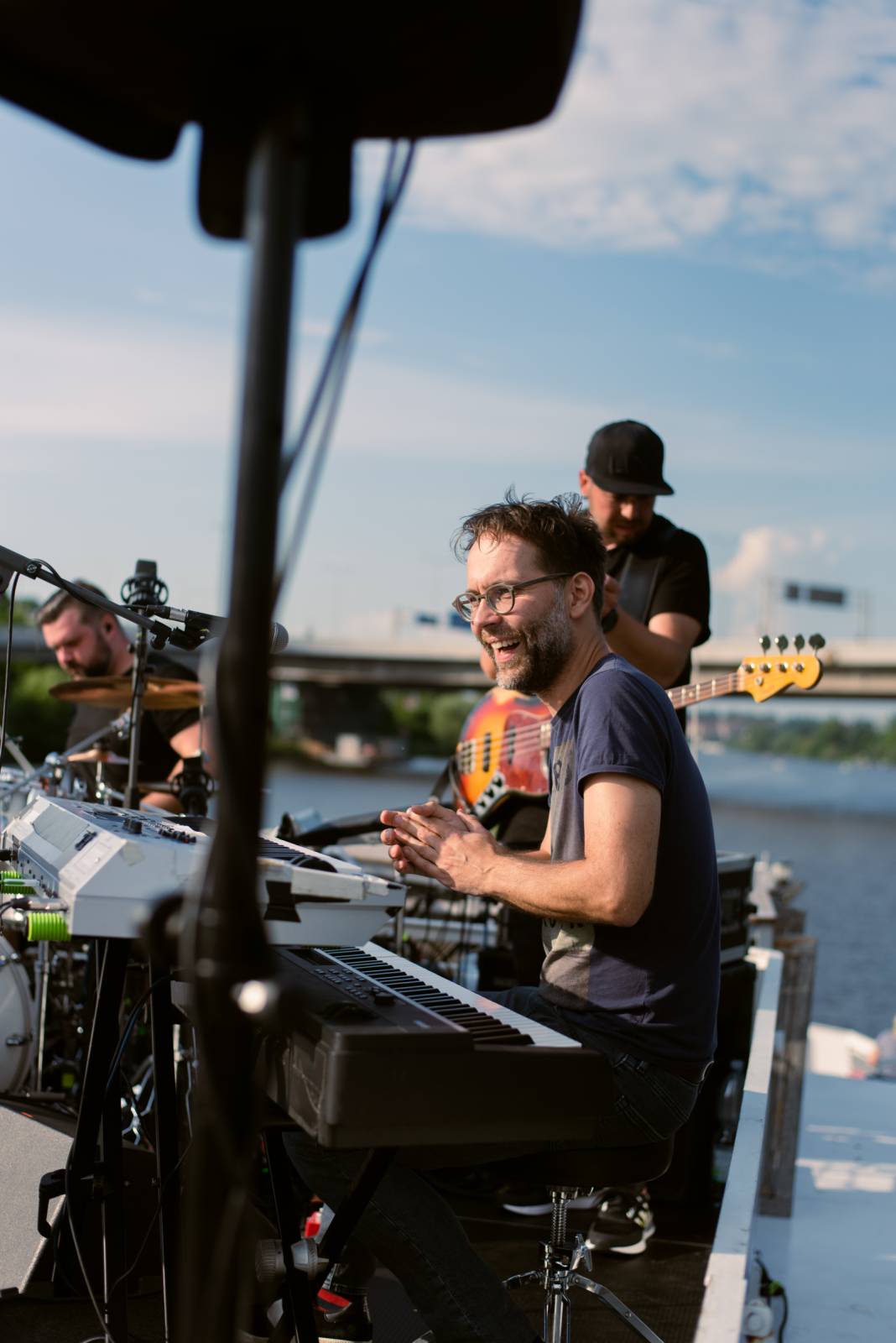 Bára Poláková to rozjela na lodi, koncert poslouchali i lidé na břehu