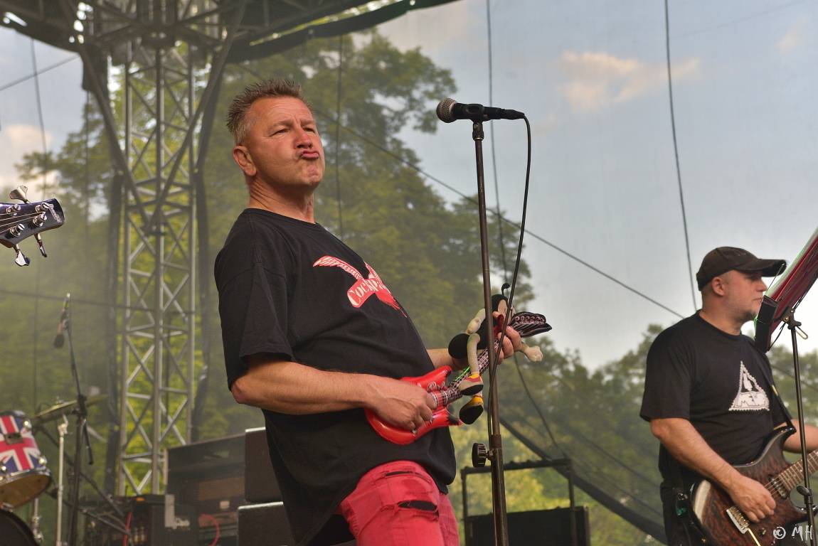 Tři sestry zamířili do Plzně, zazpíval i frontman Plexis