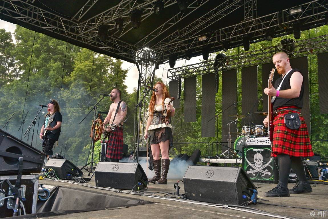 Tři sestry zamířili do Plzně, zazpíval i frontman Plexis