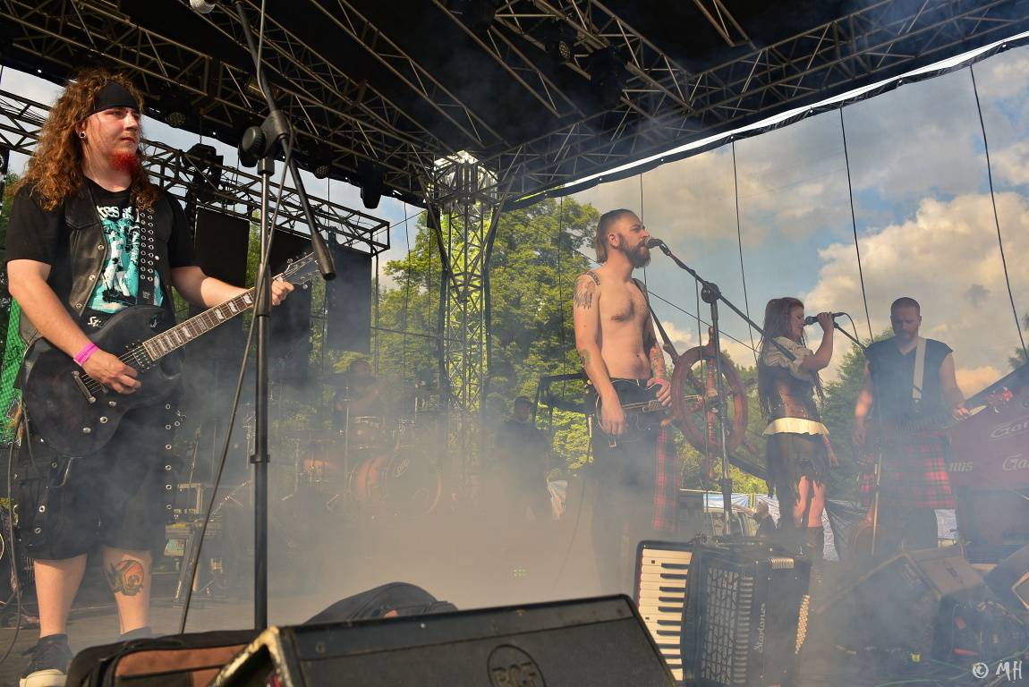 Tři sestry zamířili do Plzně, zazpíval i frontman Plexis