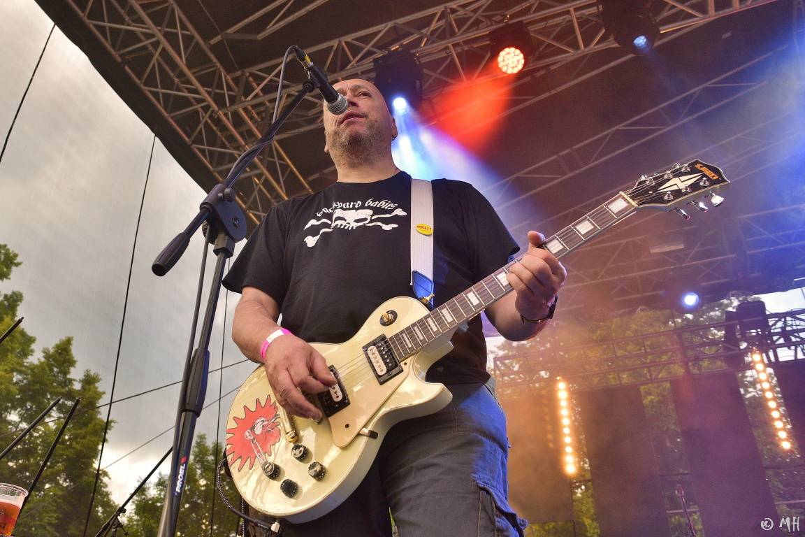 Tři sestry zamířili do Plzně, zazpíval i frontman Plexis