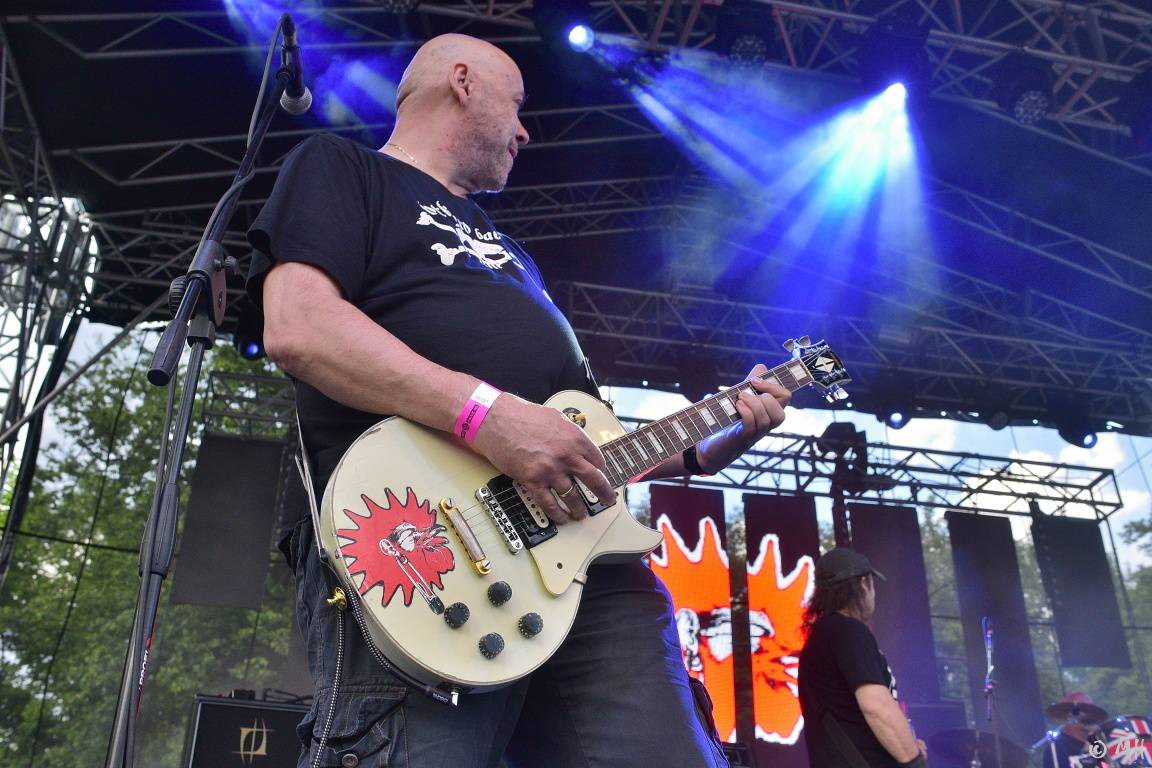 Tři sestry zamířili do Plzně, zazpíval i frontman Plexis